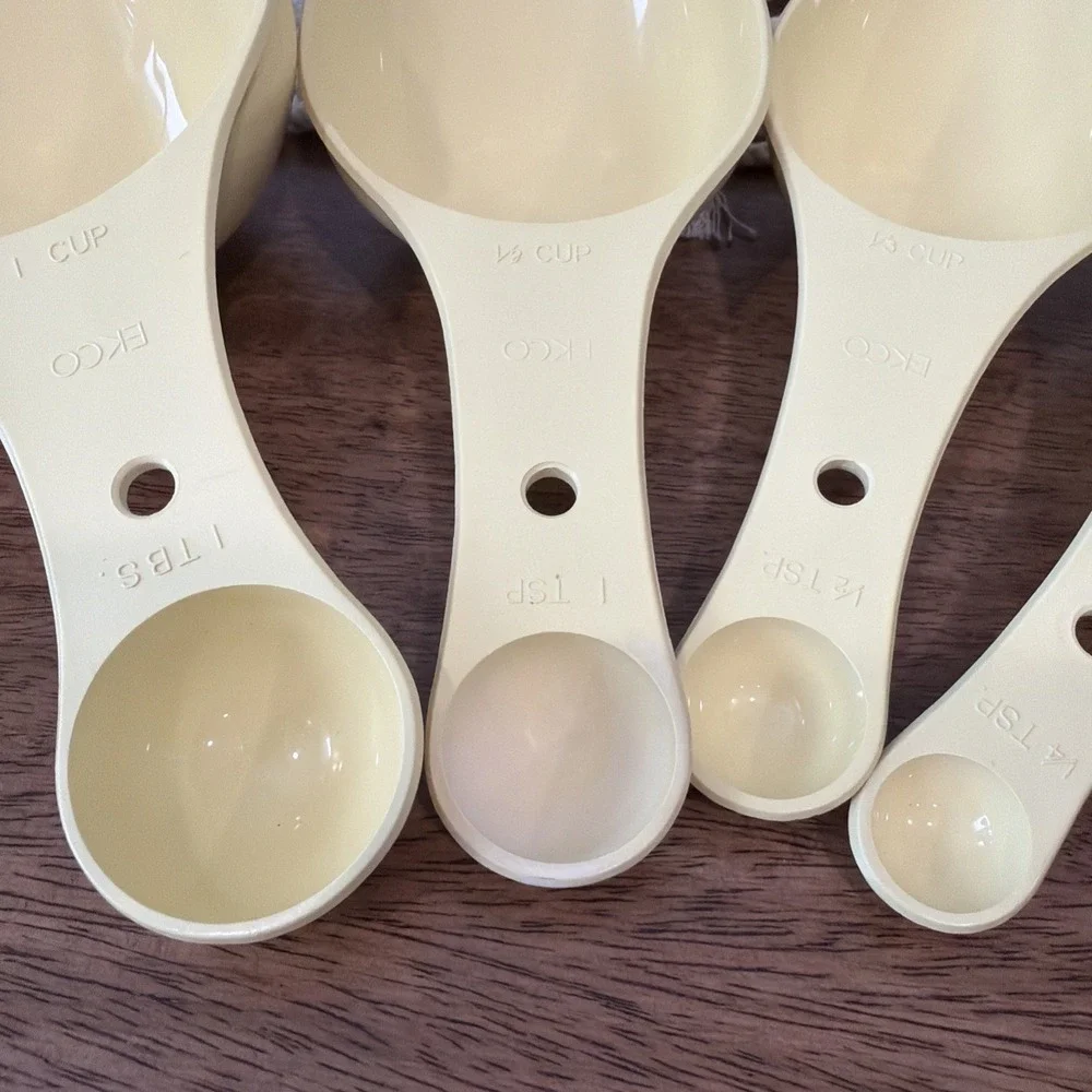 VTG EKCO Measuring Cups Scoops Spoon Combo Yellow Complete Set USA Retro Kitchen